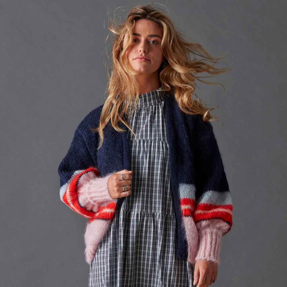 SUSTAINABLE KNITWEAR BRAND BEE AND SONS